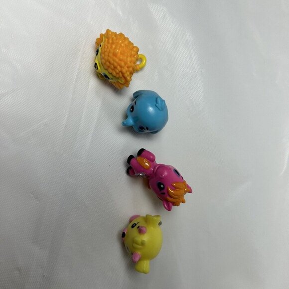 Hatchimals Mini Figures CollEGGtibles 1" Lot Of 4 Characters E1 - Picture 2 of 8